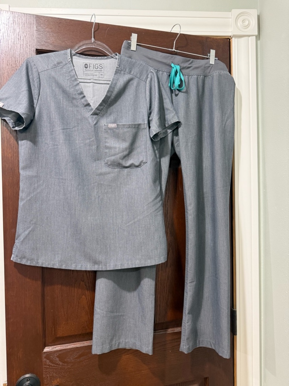 Figs Gray Scrub Set with Teal Drawstring